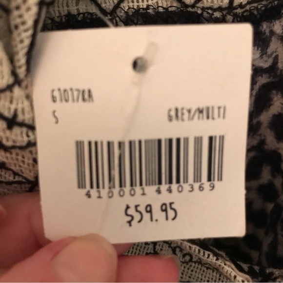 NWT Alter’d state fun black and white tank. It has a fringe around the bottom. - Picture 11 of 14